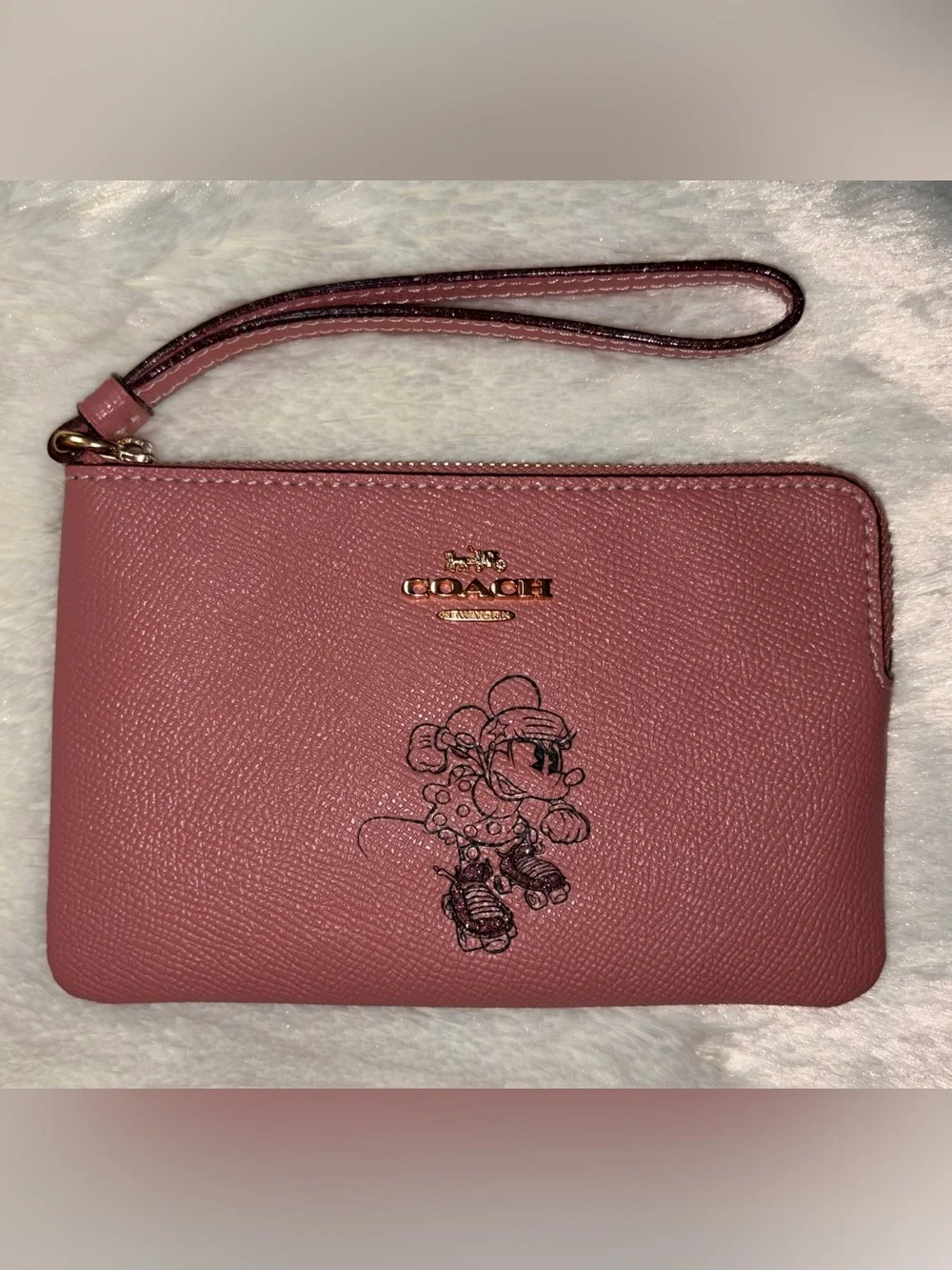 Disney x Coach Minnie Mouse Wristlet - Vintage Pink